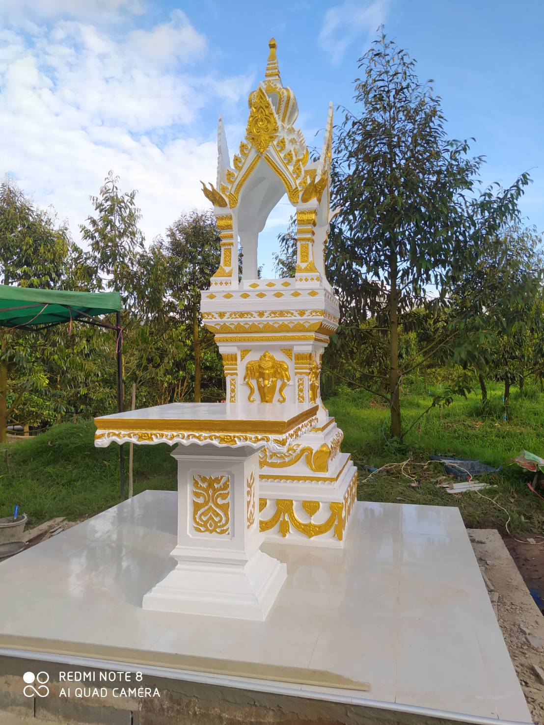 ศาลพระพรหม+โต๊ะไหว้
