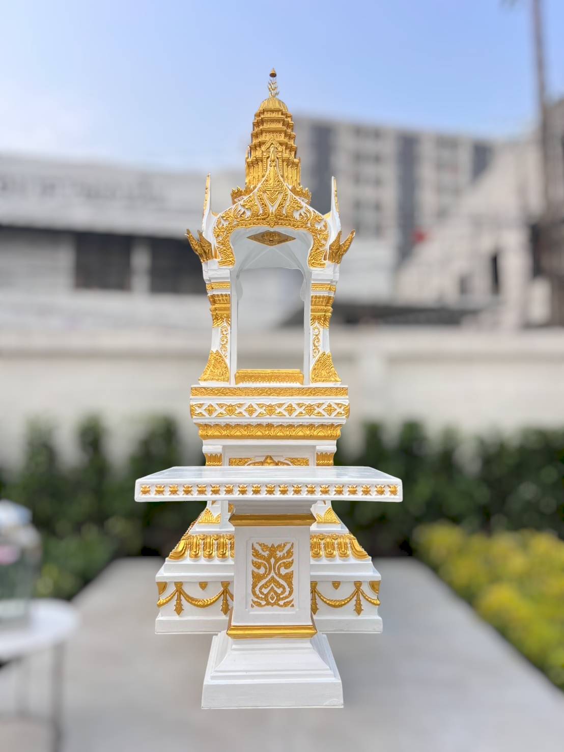 ศาลพระพรหม+โต๊ะไหว้