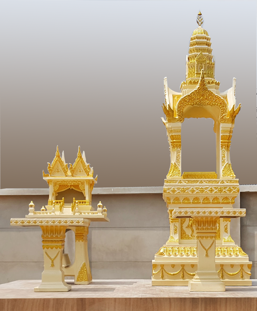 ศาลพระพรหมและศาลเจ้าที่