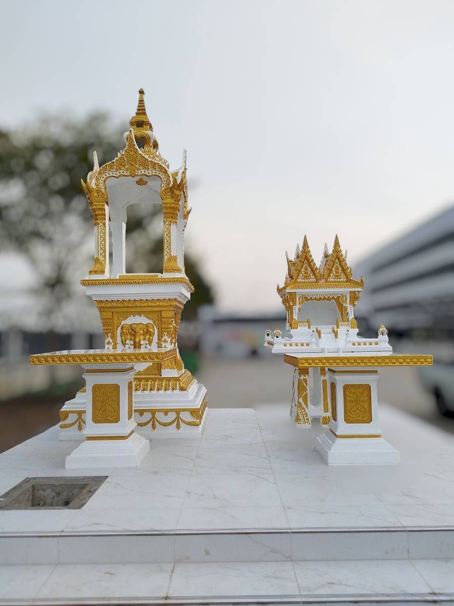 ศาลพระพรหมและศาลเจ้าที่
