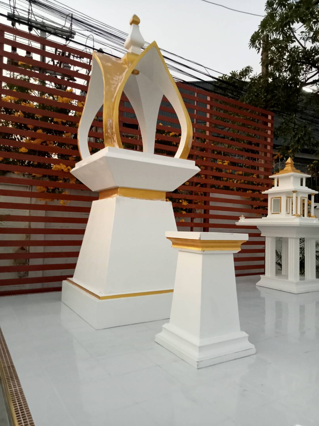 ศาลพระพรหมโมเดิร์น